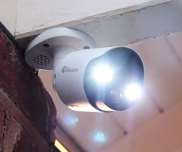 Smart Home Automation - Swann 8x 4K UHD Spotlight Camera with 2TB NVR